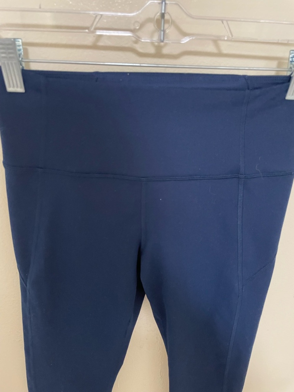 ✨Women’s Under Armour Navy Blue Leggings Size S - Picture 2 of 7
